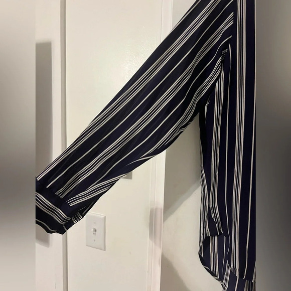 Madewell Silk Blouse Size Medium Blue & White Stripe Print Long SZ M (J116) - Picture 2 of 9